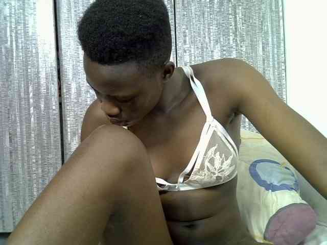 Prettieme12 webcam