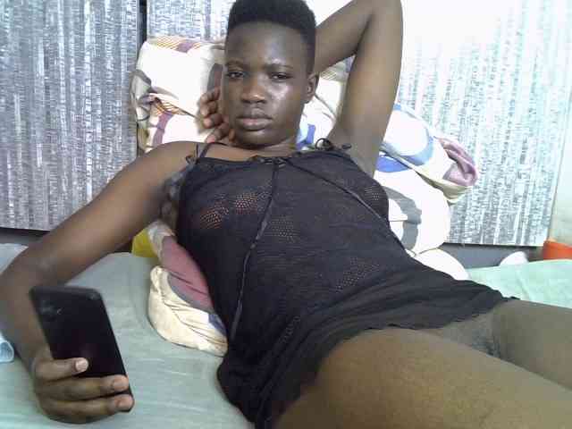 Prettieme12 webcam