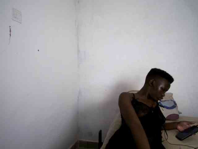 Prettieme12 webcam