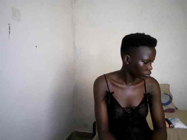 Prettieme12 webcam