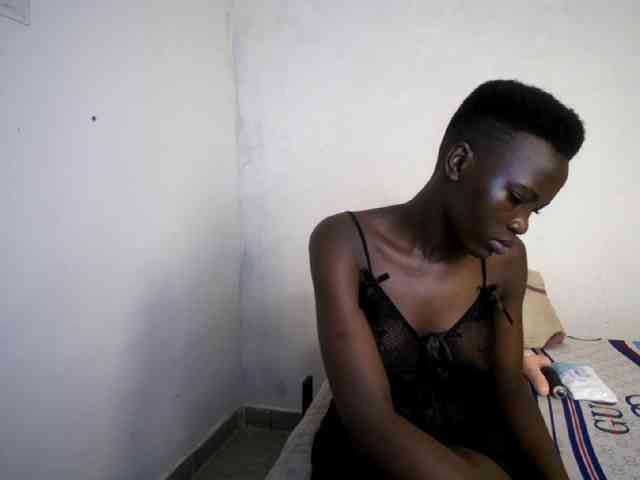 Prettieme12 webcam