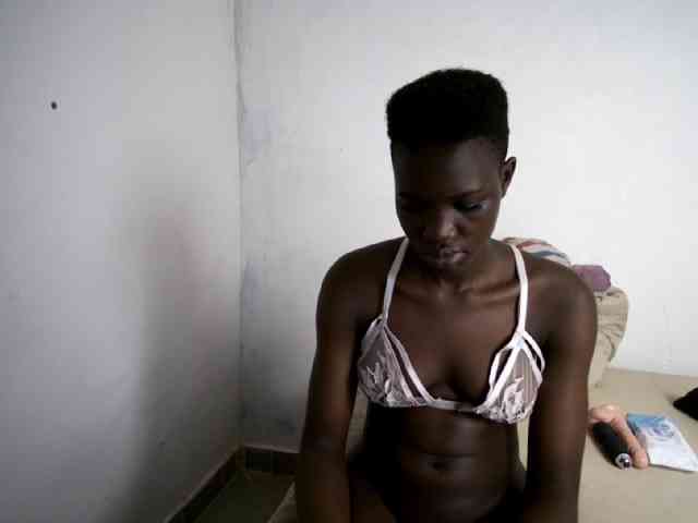 Prettieme12 webcam