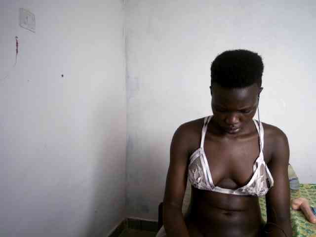 Prettieme12 webcam