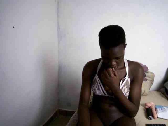 Prettieme12 webcam