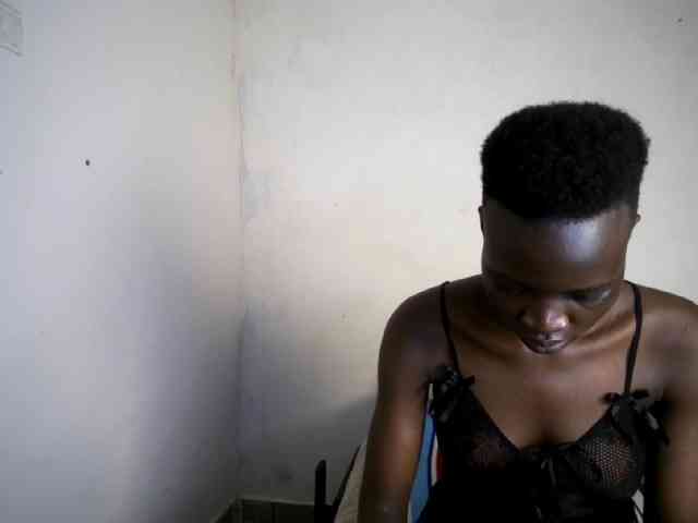 Prettieme12 webcam