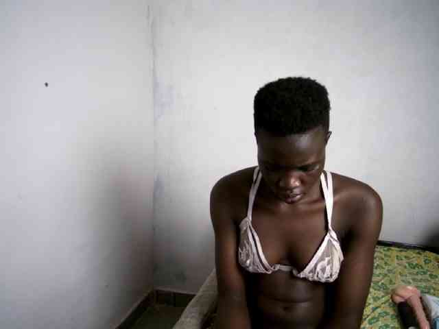 Prettieme12 webcam