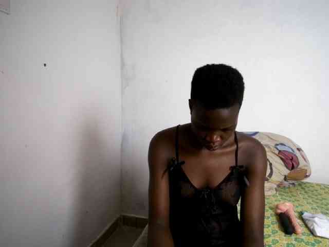 Prettieme12 webcam