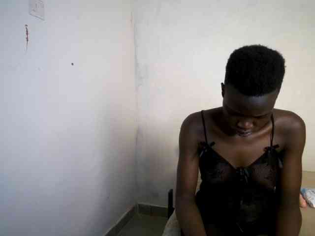 Prettieme12 webcam