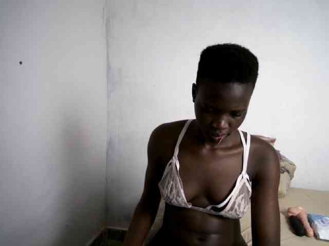Prettieme12 webcam