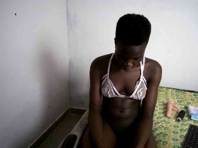 Prettieme12 webcam
