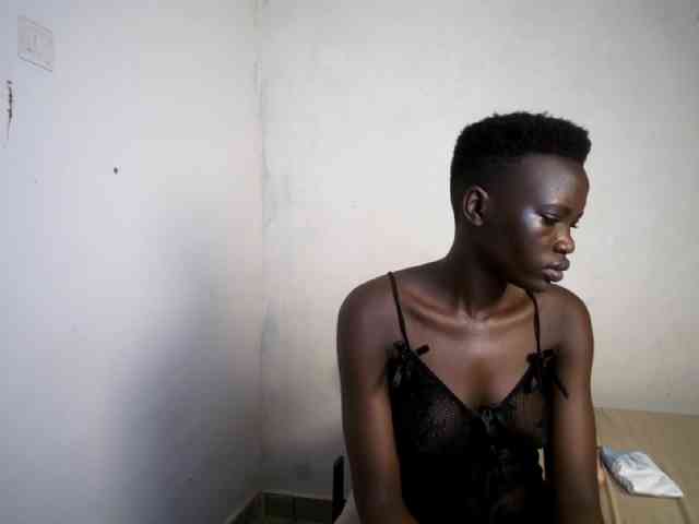 Prettieme12 webcam
