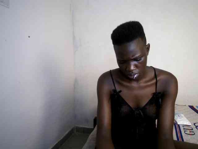 Prettieme12 webcam