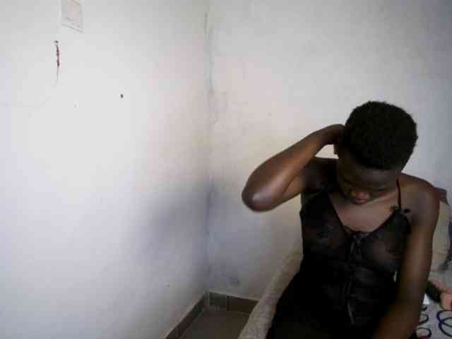 Prettieme12 webcam