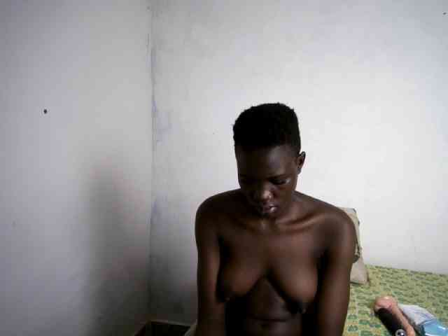 Prettieme12 webcam