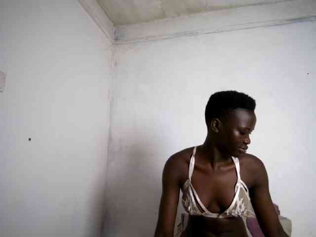 Prettieme12 webcam