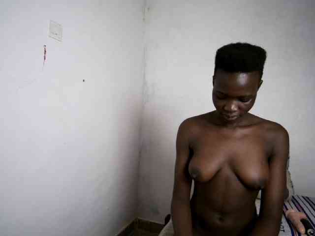 Prettieme12 webcam