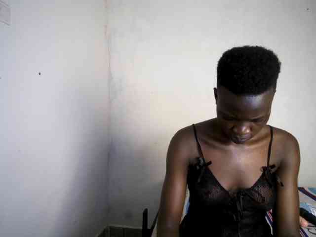 Prettieme12 webcam