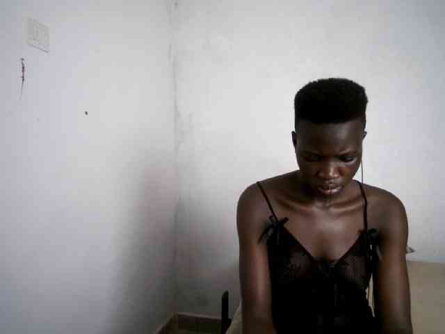 Prettieme12 webcam