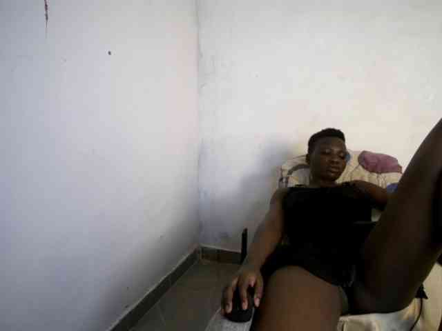 Prettieme12 webcam