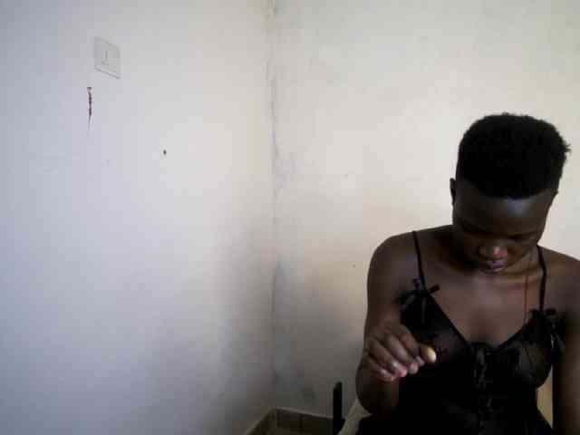 Prettieme12 webcam