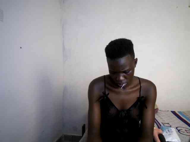 Prettieme12 webcam