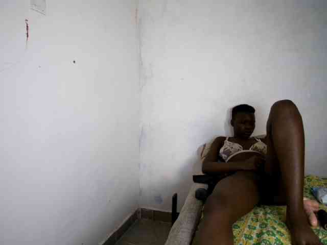 Prettieme12 webcam