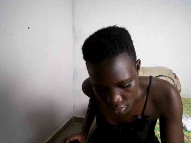 Prettieme12 webcam