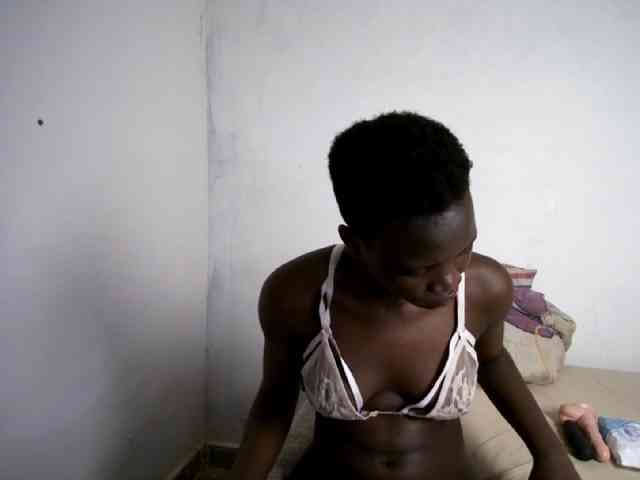 Prettieme12 webcam
