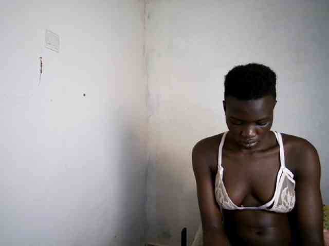 Prettieme12 webcam