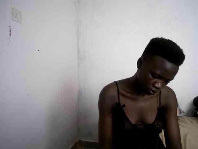 Prettieme12 webcam