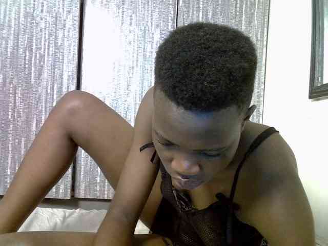 Prettieme12 webcam