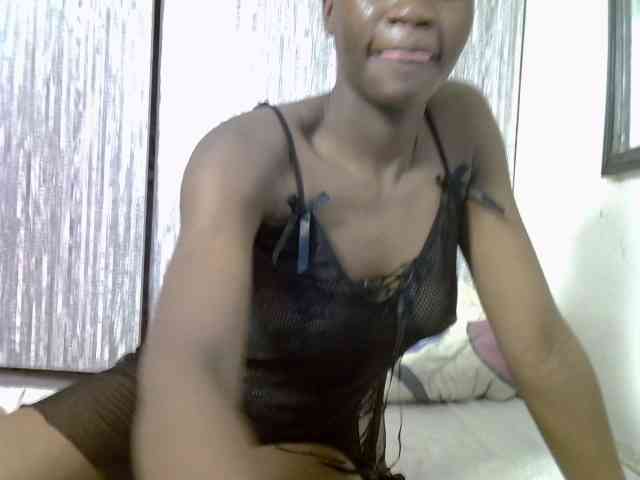 Prettieme12 webcam