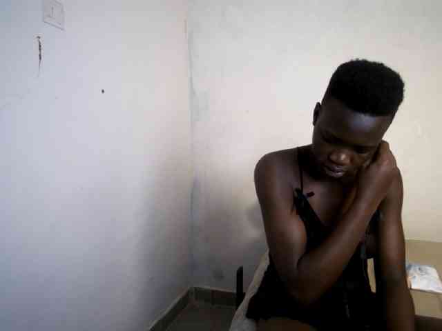 Prettieme12 webcam