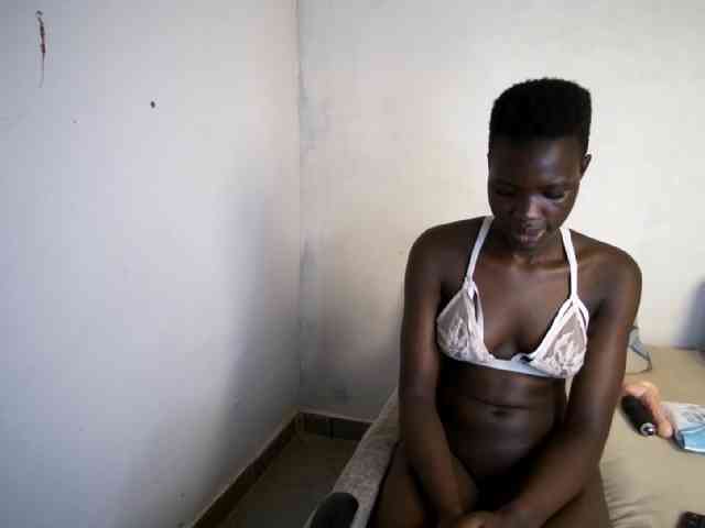 Prettieme12 webcam