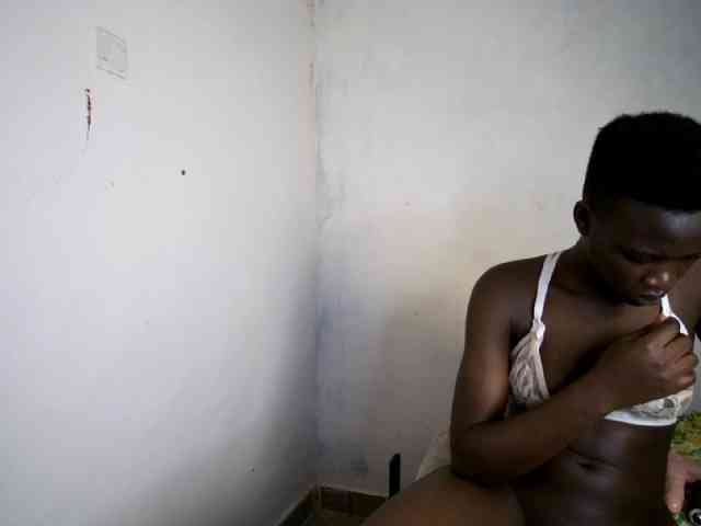 Prettieme12 webcam