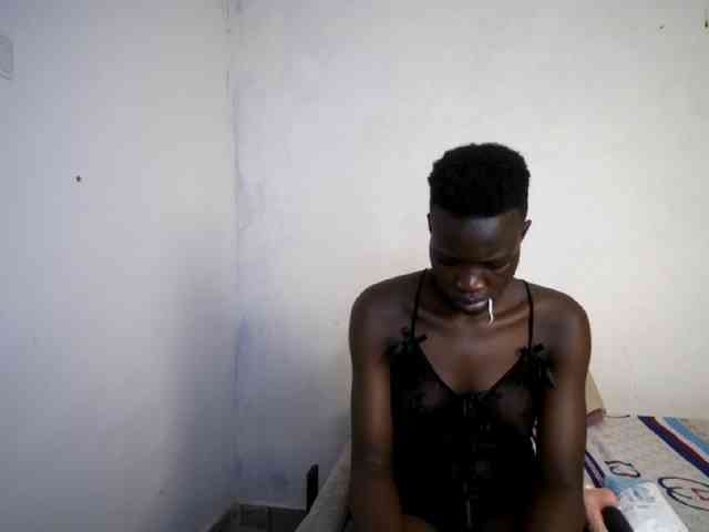 Prettieme12 webcam