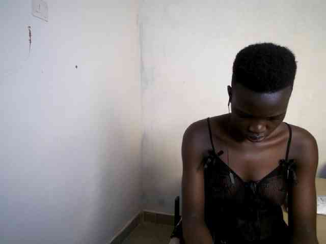 Prettieme12 webcam