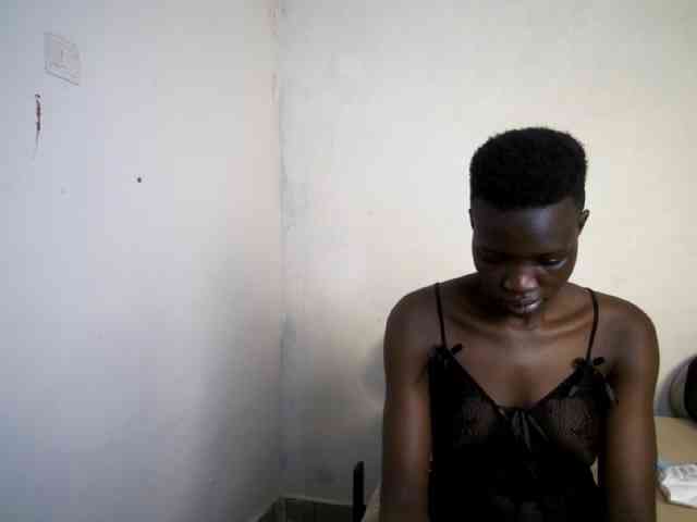 Prettieme12 webcam