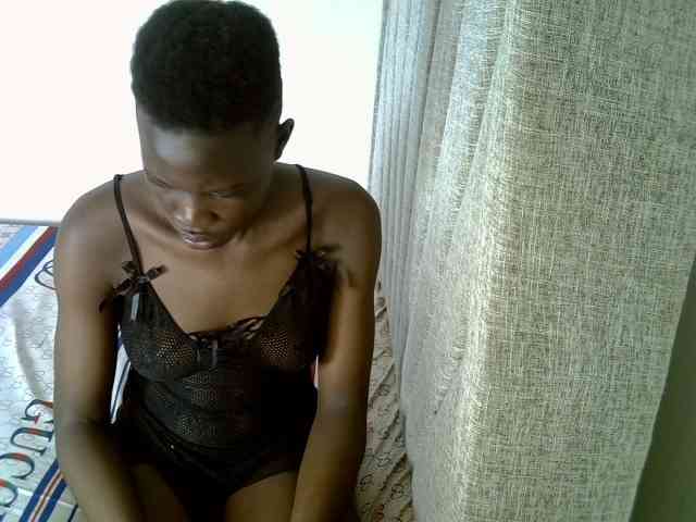 Prettieme12 webcam