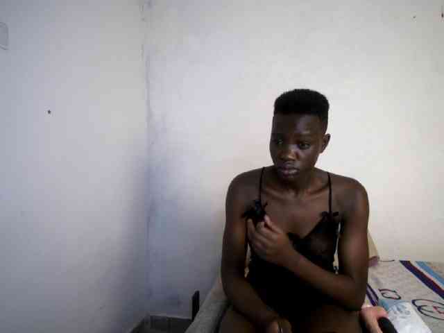 Prettieme12 webcam