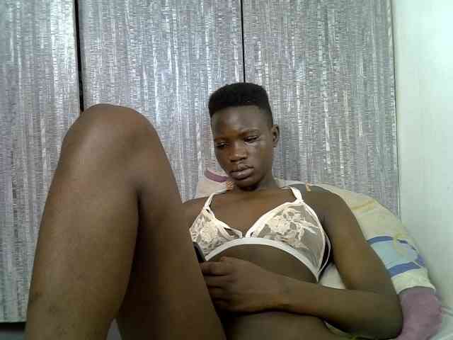 Prettieme12 webcam