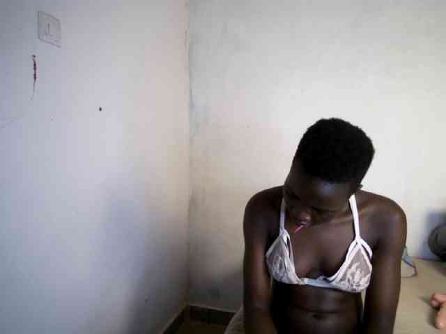 Prettieme12 webcam