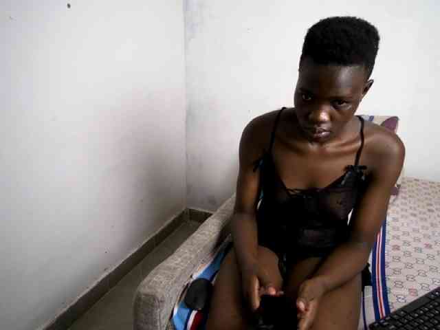 Prettieme12 webcam