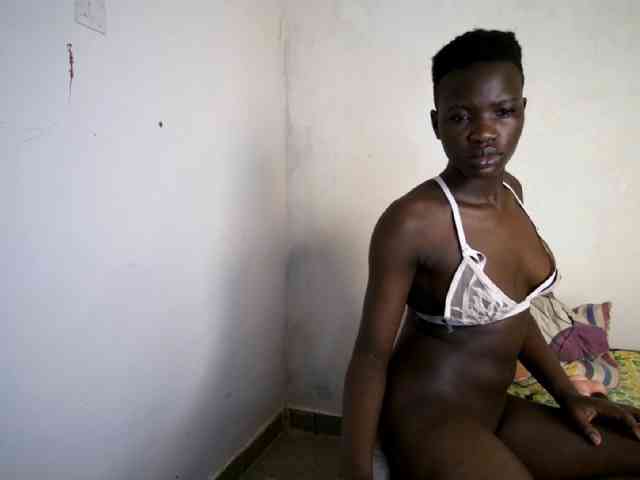 Prettieme12 webcam