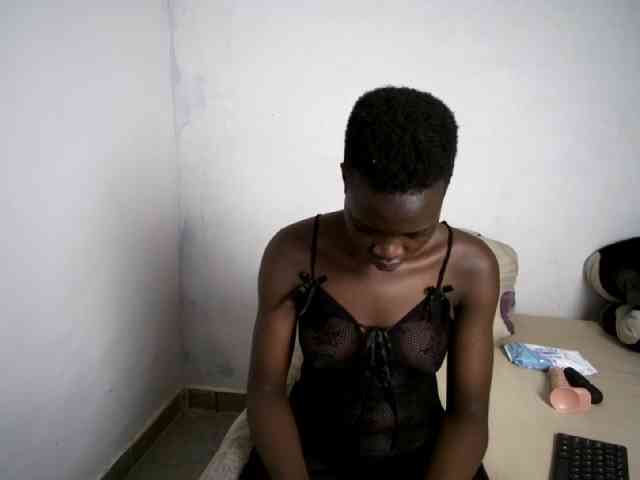 Prettieme12 webcam