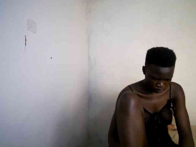 Prettieme12 webcam