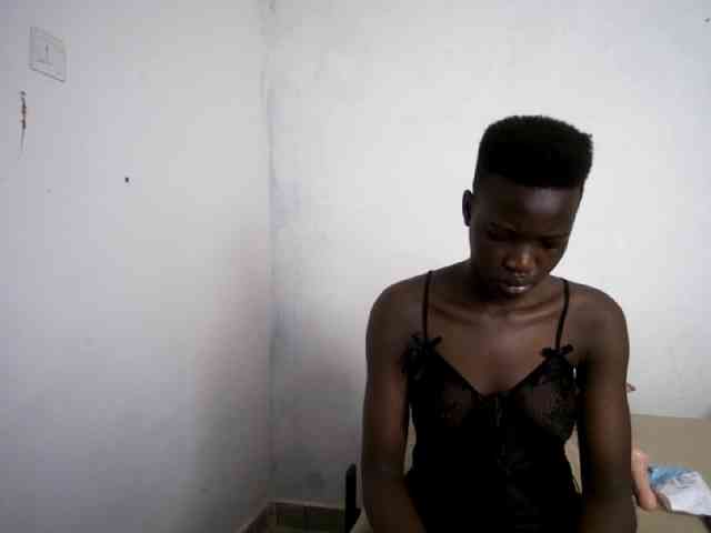 Prettieme12 webcam