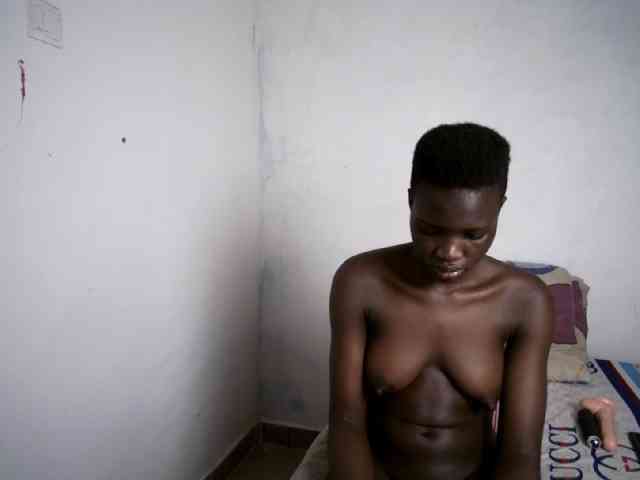 Prettieme12 webcam