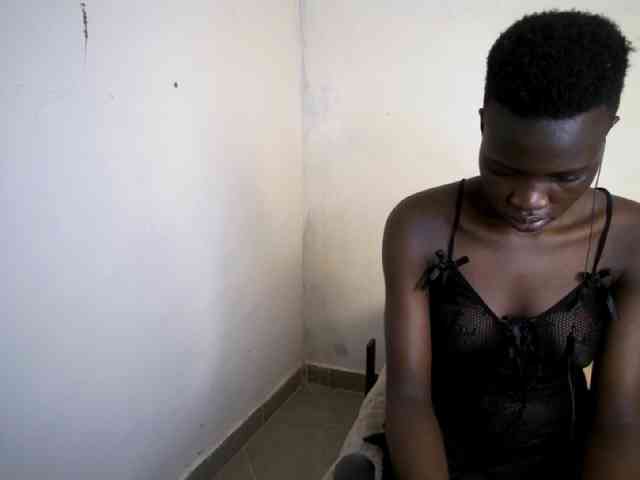 Prettieme12 webcam