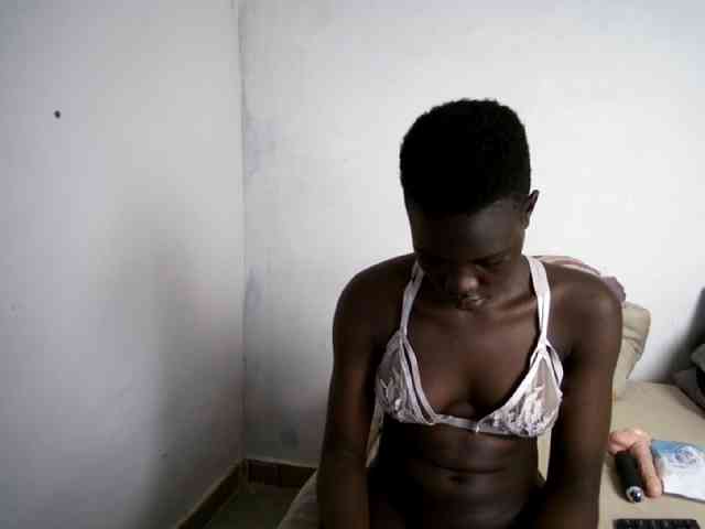 Prettieme12 webcam